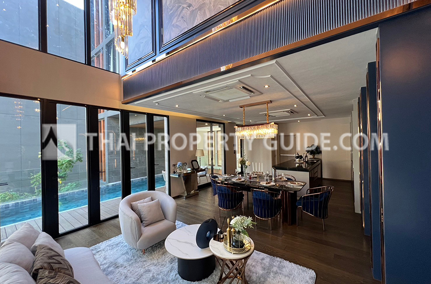 House with Private Pool in Srinakarin 